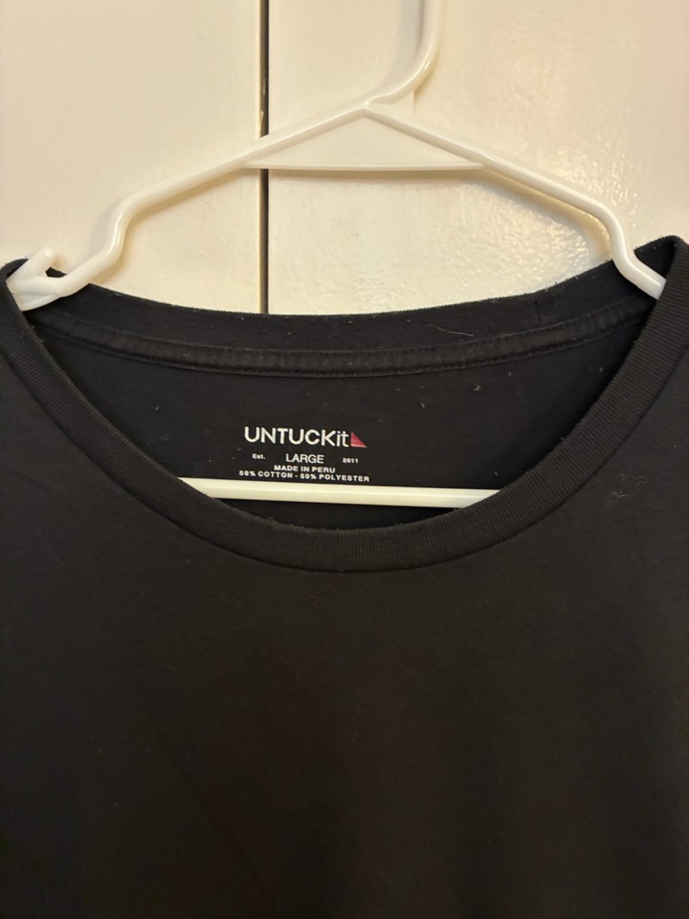 2 UNTUCKit Short Sleeve Crew Tee in Charcoal and Black - Picture 8 of 9